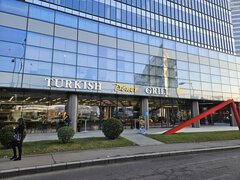 Femei spalat vase in zona metrou Aurel Vlaicu/ Mall Promenada