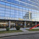 Femei spalat vase in zona metrou Aurel Vlaicu/ Mall Promenada